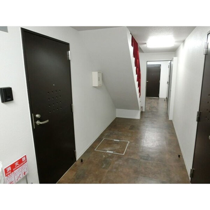 物件外観写真5　(エントランス部分)