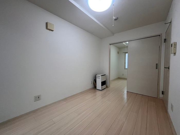 物件内観写真3　(居室)