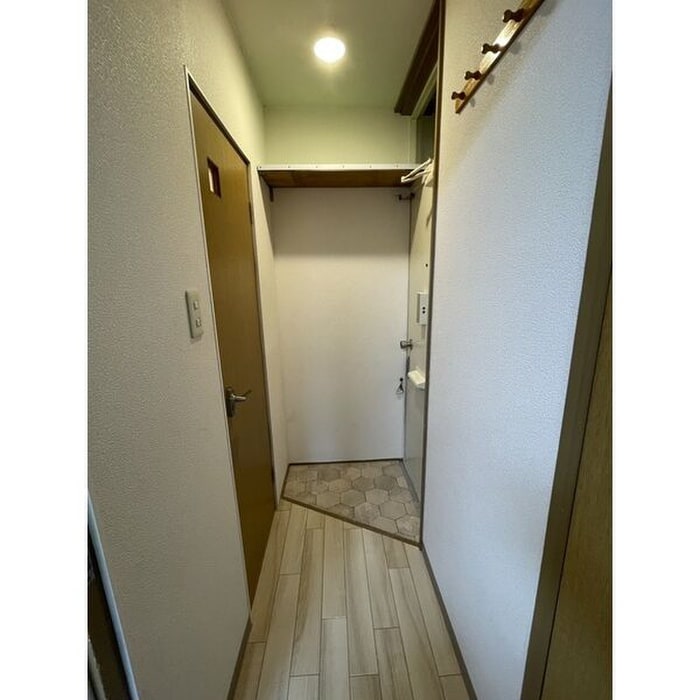 物件内観写真5　(玄関)