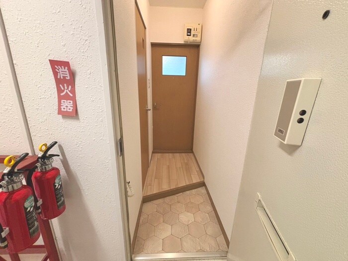 物件内観写真13　(玄関)