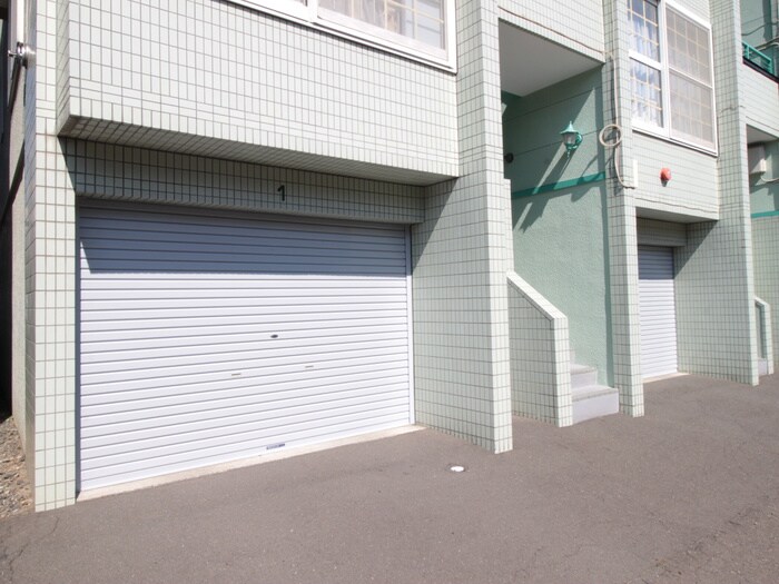 物件外観写真4　(駐車場)