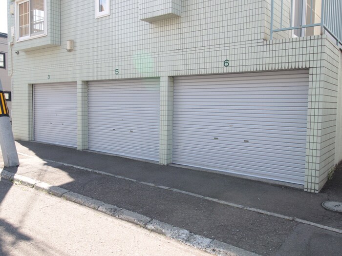 物件外観写真5　(駐車場)