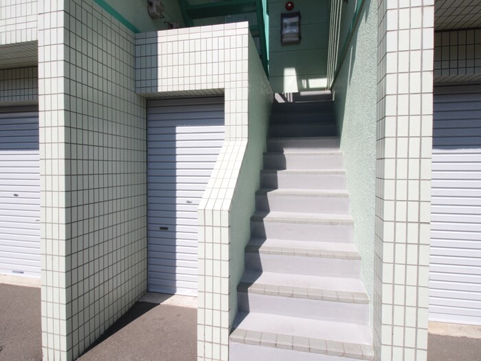 物件外観写真6　(エントランス部分)