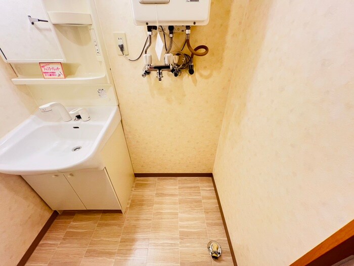 物件内観写真15　(洗濯機置場)