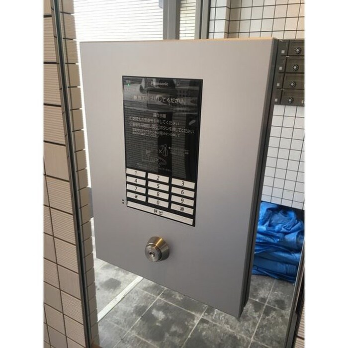 物件外観写真2　(エントランス部分)