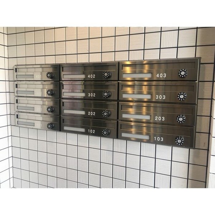 物件外観写真3　(エントランス部分)