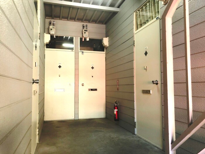 物件外観写真3　(エントランス部分)