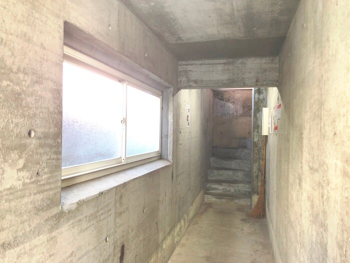 物件外観写真4　(エントランス部分)