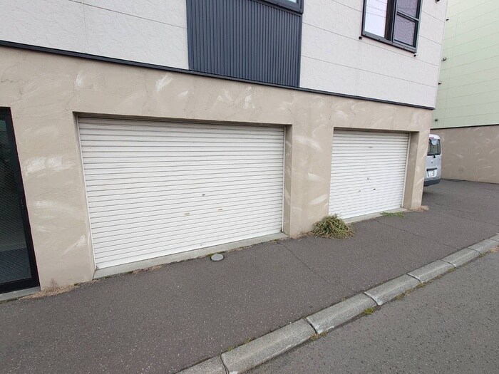 物件外観写真5　(駐車場)