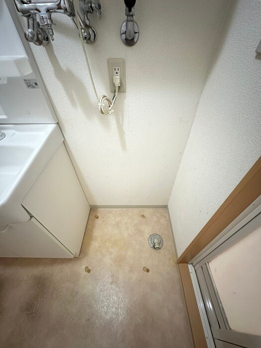 物件内観写真15　(洗濯機置場)