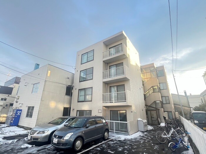 Ambition Sapporo Estの物件外観写真