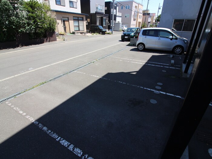 物件外観写真6　(駐車場)