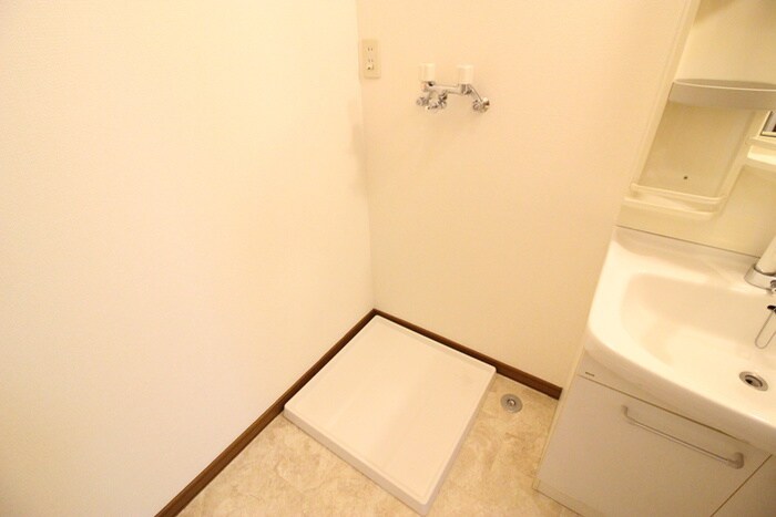 物件内観写真16　(洗濯機置場)