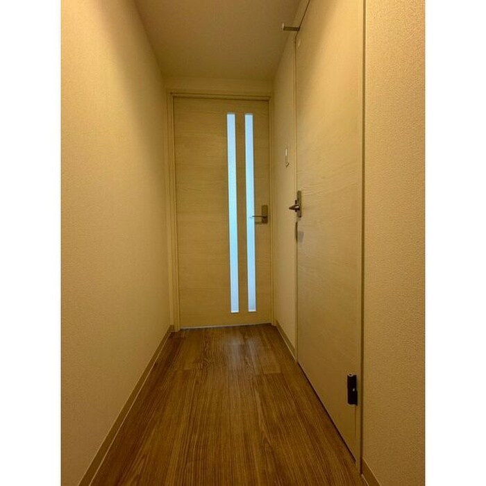 物件内観写真12　(玄関)