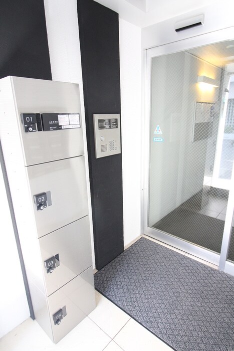 物件外観写真4　(エントランス部分)