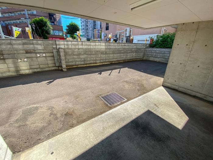 物件外観写真5　(駐車場)