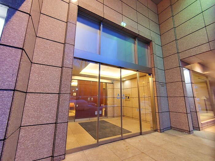 物件外観写真4　(エントランス部分)