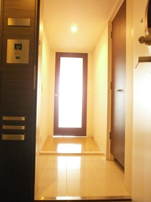 物件内観写真10　(玄関)