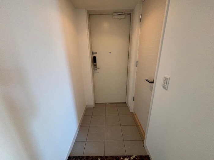 物件内観写真18　(玄関)