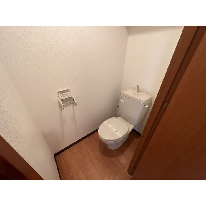 物件内観写真8　(トイレ)