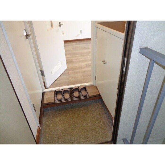 物件内観写真11　(玄関)