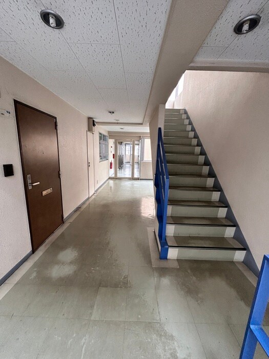 物件外観写真6　(エントランス部分)