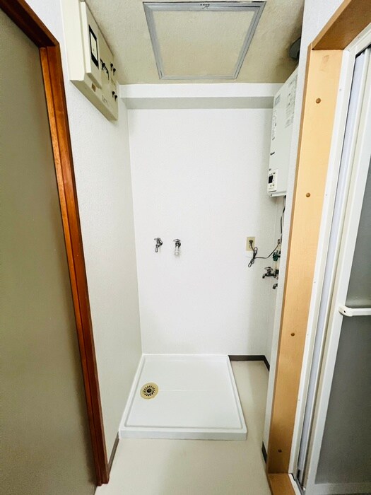 物件内観写真15　(洗濯機置場)