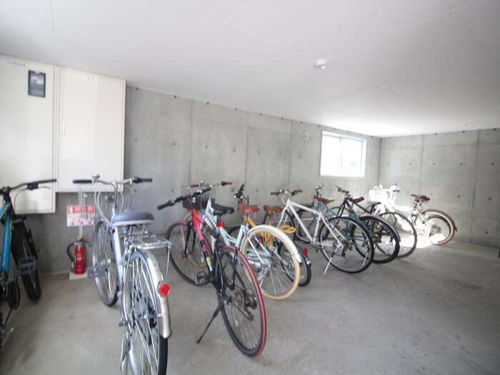 物件外観写真6　(駐輪場)
