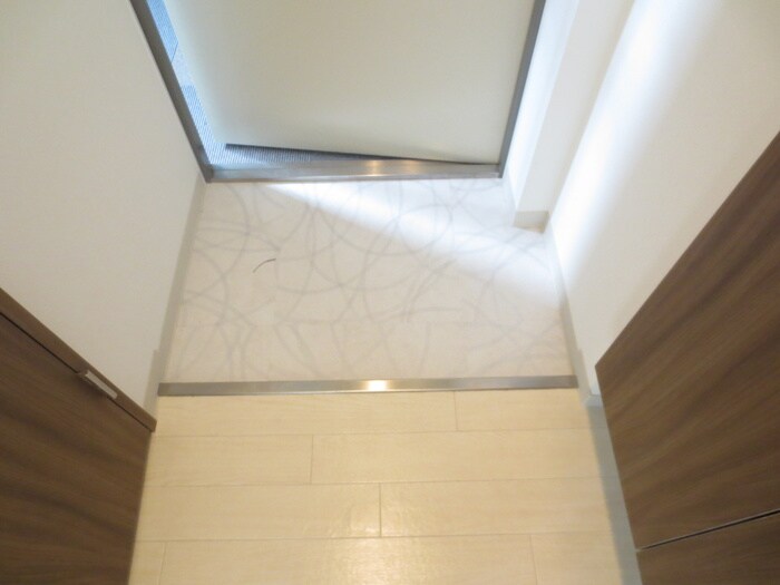 物件内観写真16　(玄関)