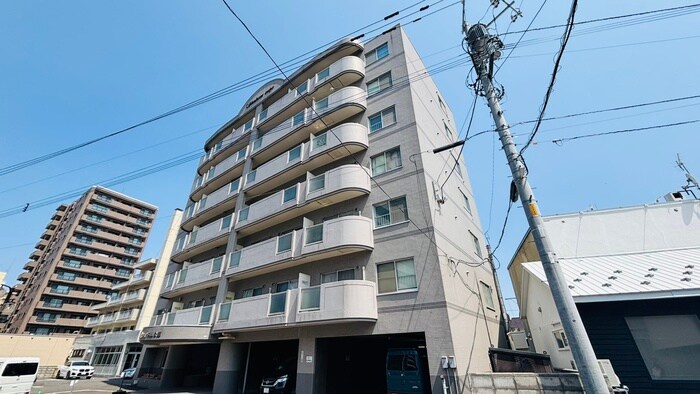 物件外観写真2　(同型モデル)