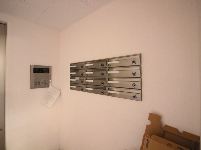 物件外観写真5　(エントランス部分)