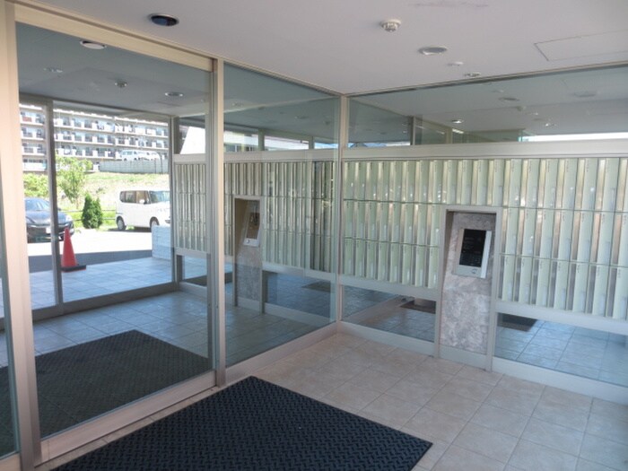 物件外観写真4　(エントランス部分)