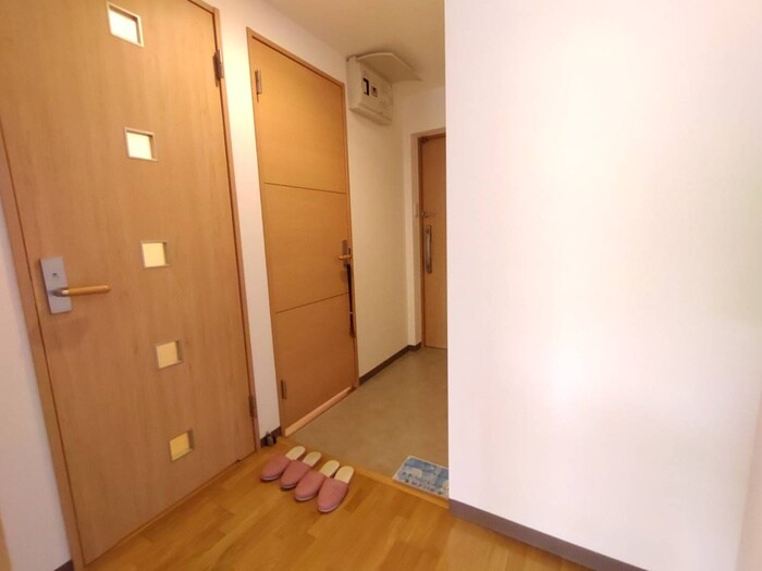物件内観写真18　(玄関)