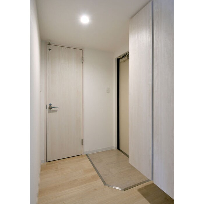 物件内観写真13　(玄関)