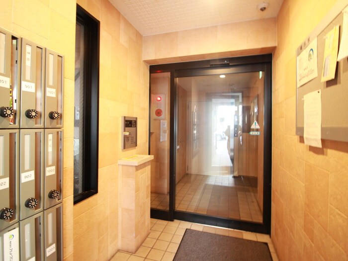 物件外観写真3　(エントランス部分)