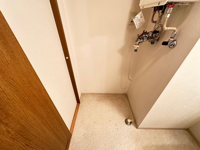 物件内観写真15　(洗濯機置場)