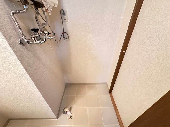 物件内観写真15　(洗濯機置場)