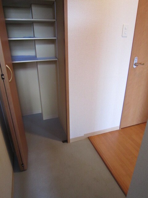 物件内観写真15　(玄関)