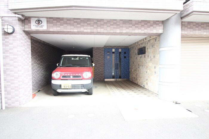 物件外観写真4　(エントランス部分)