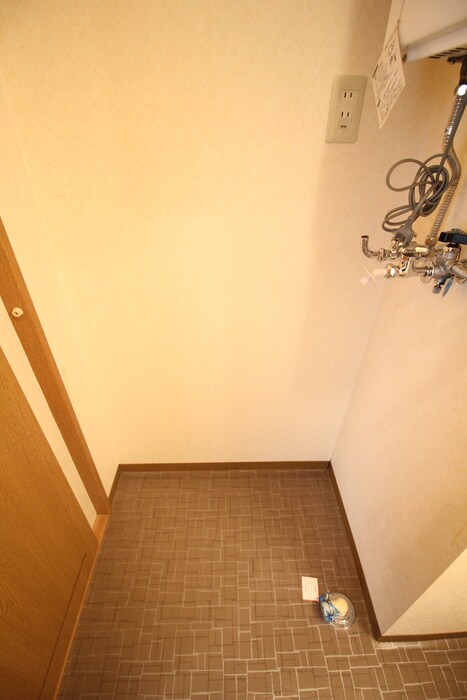 物件内観写真15　(洗濯機置場)