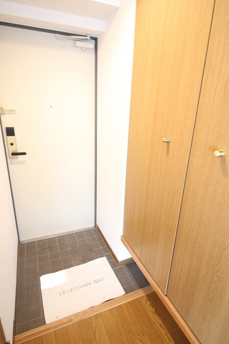 物件内観写真18　(玄関)