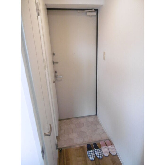 物件内観写真16　(玄関)