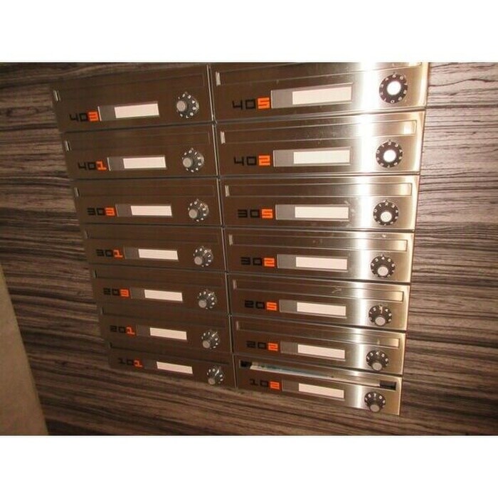 物件外観写真4　(エントランス部分)