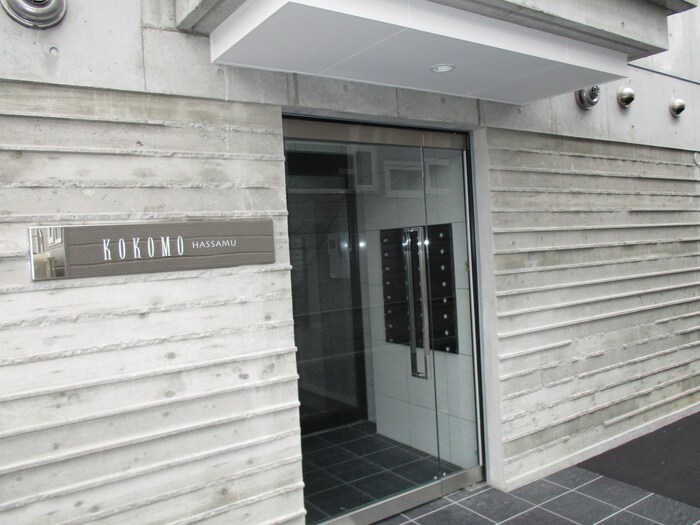 物件外観写真4　(エントランス部分)