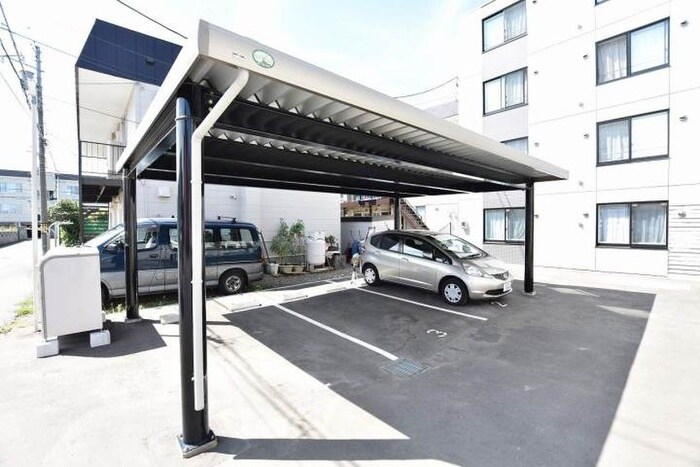 物件外観写真5　(駐車場)