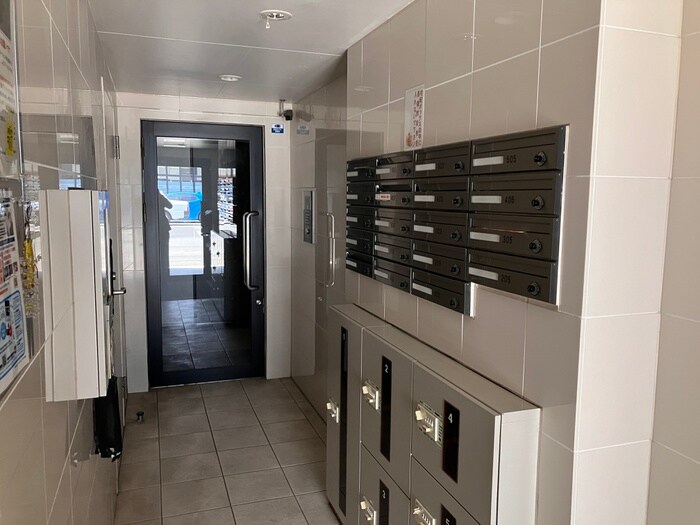 物件外観写真3　(エントランス部分)