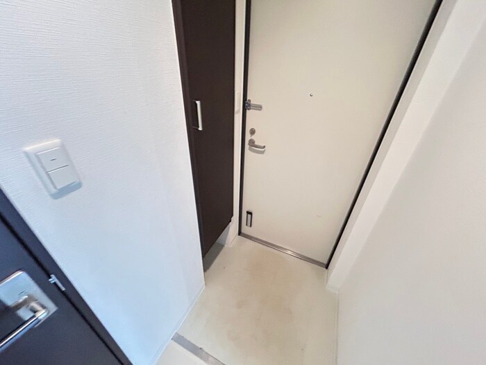 物件内観写真16　(玄関)