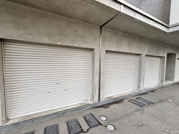 物件外観写真5　(駐車場)