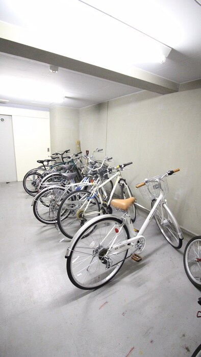 物件外観写真2　(駐輪場)