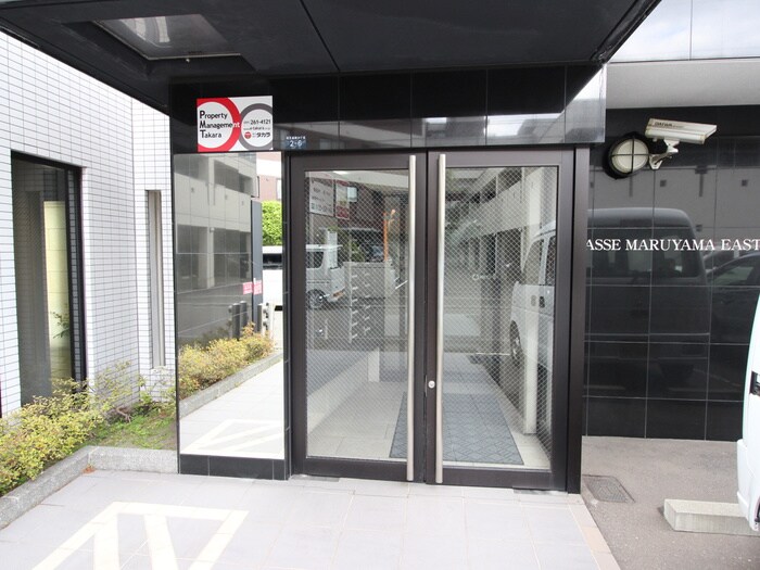 物件外観写真6　(エントランス部分)